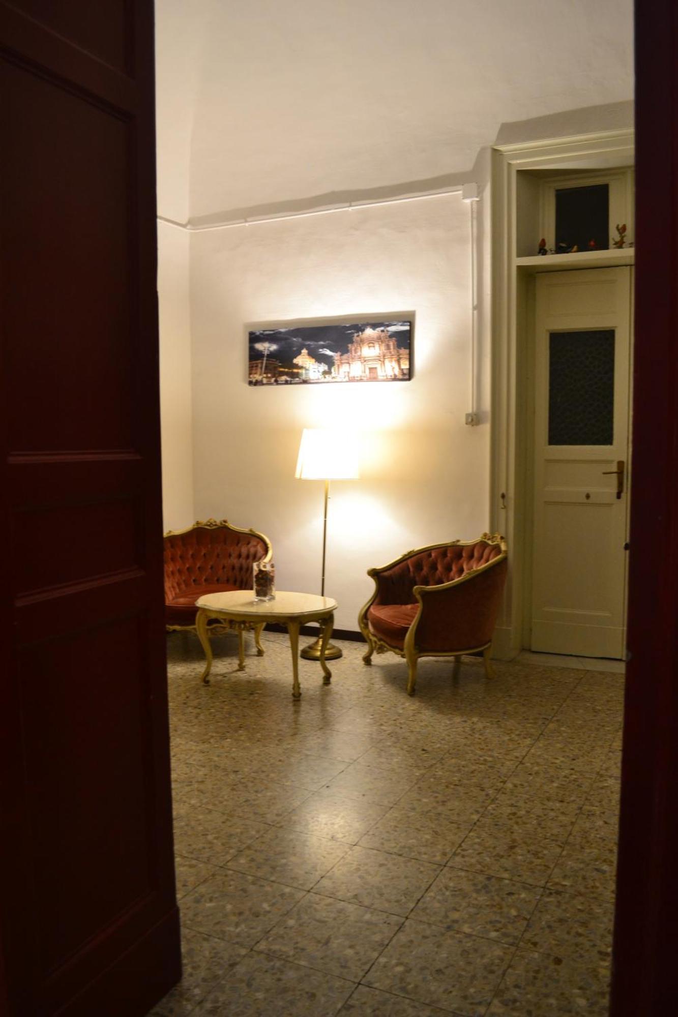 Il Teatro Rooms Aeroporto di Catania Fontana Rossa Esterno foto