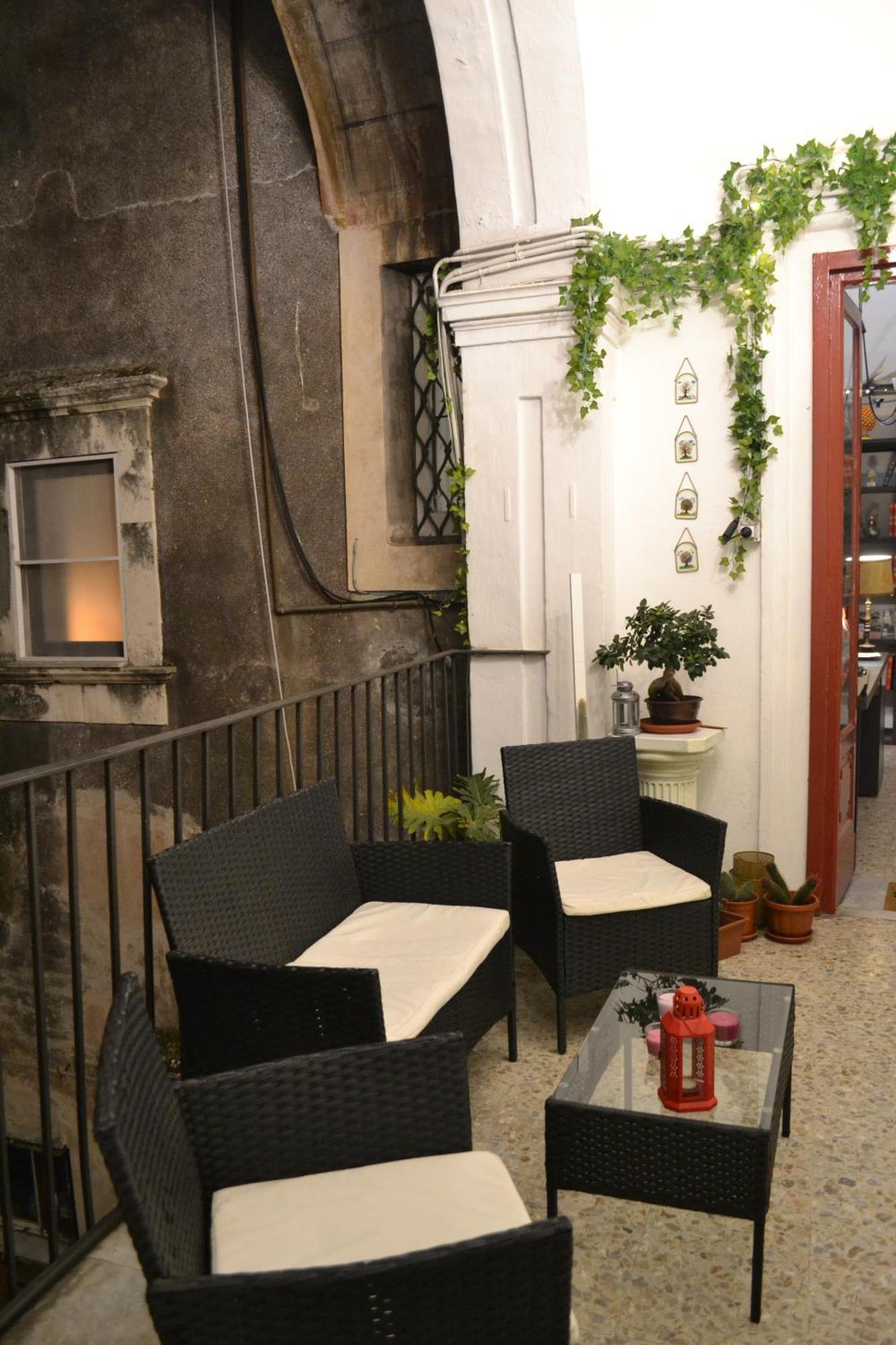 Il Teatro Rooms Aeroporto di Catania Fontana Rossa Esterno foto
