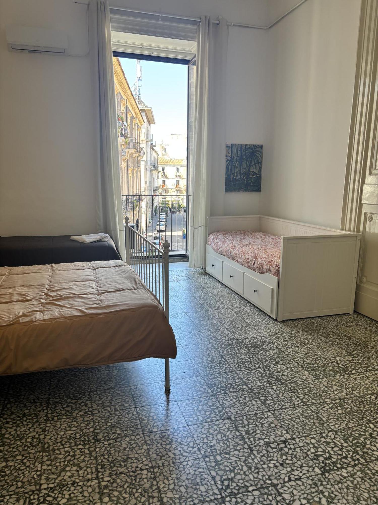 Il Teatro Rooms Aeroporto di Catania Fontana Rossa Esterno foto