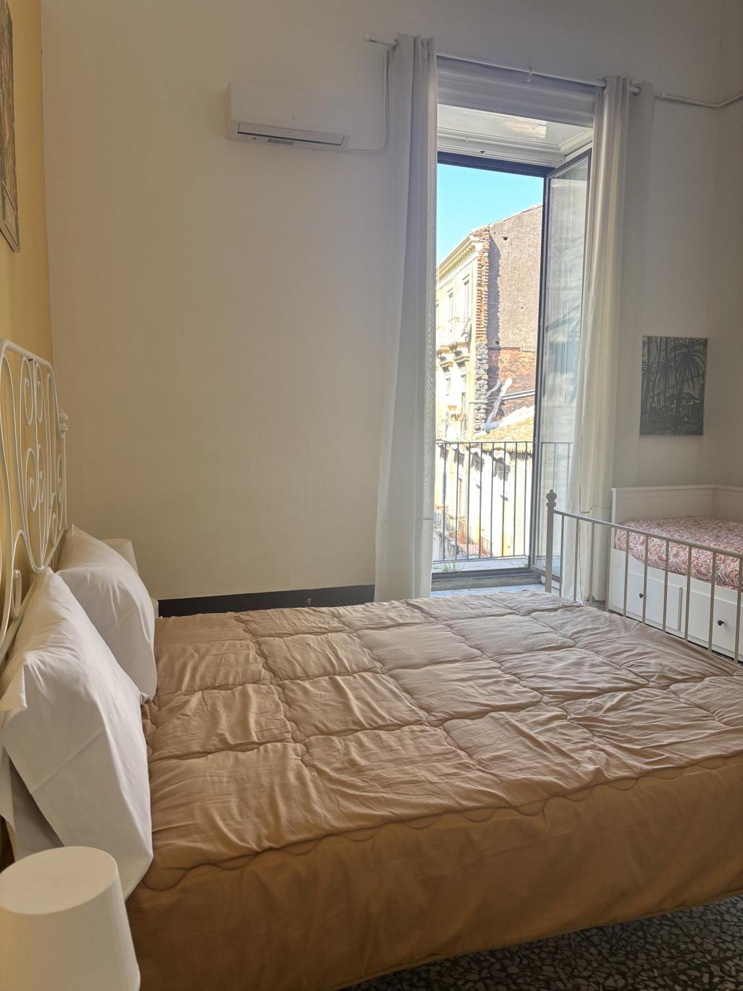 Il Teatro Rooms Aeroporto di Catania Fontana Rossa Esterno foto